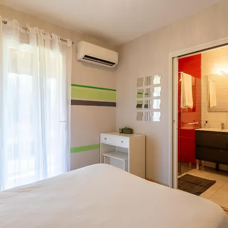 - Lis Bed and Breakfast 2*