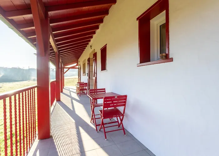 - Lis فندق مبيت وإفطار 2*